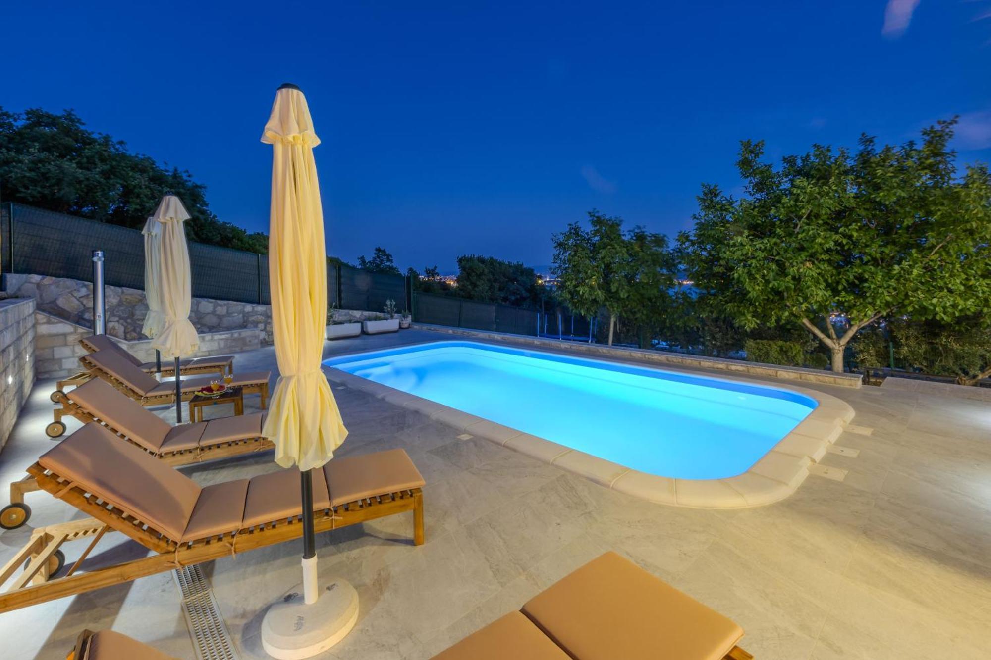 Private Villa Golden Hour With A View Of Split Area Kaštel Sućurac Eksteriør billede