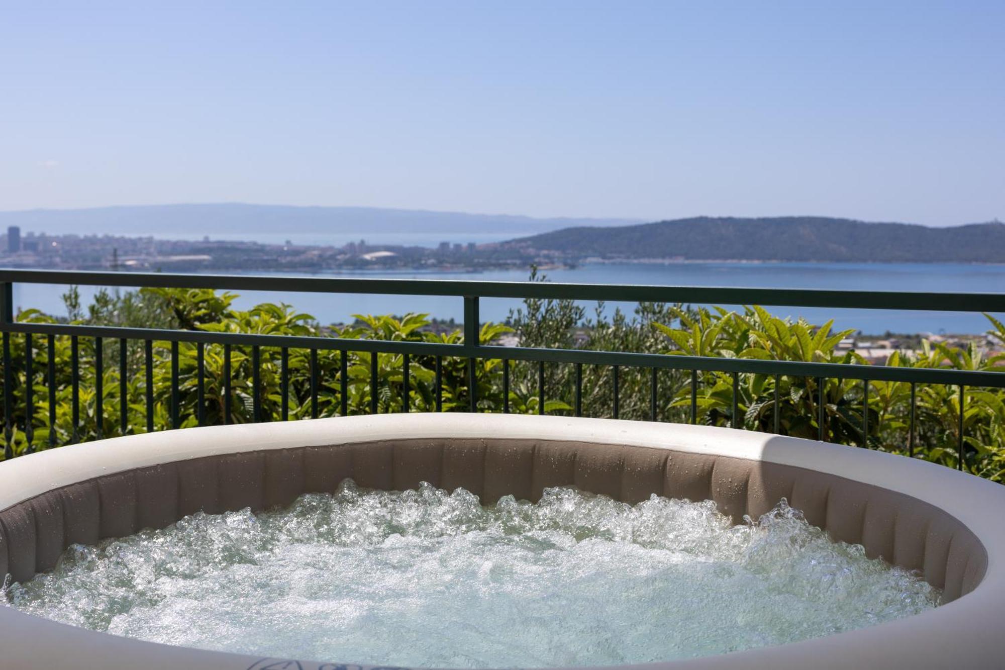 Private Villa Golden Hour With A View Of Split Area Kaštel Sućurac Eksteriør billede